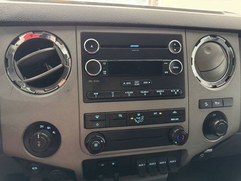 Used 2015 Ford F250 XLT w/ FX4 Off-Road Package AWD/4WD image 29