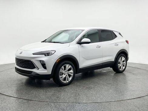 Used 2025 Buick Encore GX Preferred AWD/4WD image 3