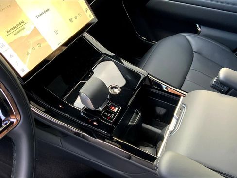 Used 2024 Land Rover Range Rover Sport Dynamic SE image 15