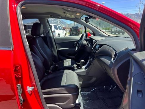 Certified 2020 Chevrolet Trax LT w/ LT Convenience Package AWD/4WD image 16