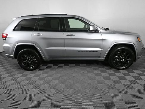 Used 2019 Jeep Grand Cherokee Altitude image 26