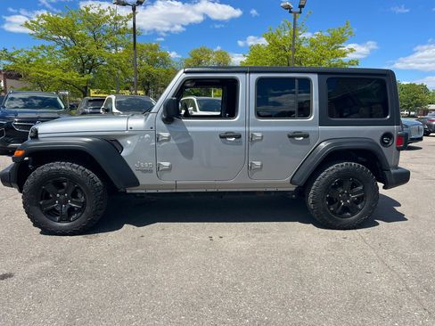 Used 2019 Jeep Wrangler Unlimited Sport S AWD/4WD image 4