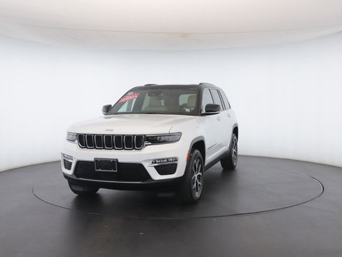 Used 2023 Jeep Grand Cherokee Limited image 40