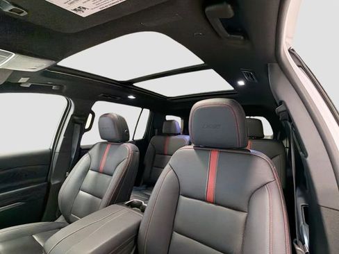 Certified 2024 Chevrolet Traverse RS image 21