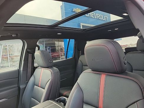 Used 2025 Chevrolet Traverse RS image 35