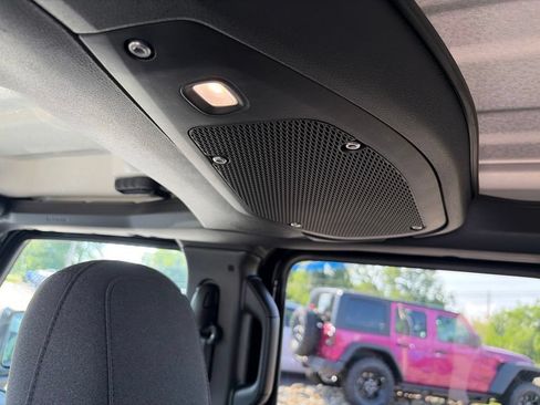 Used 2025 Jeep Wrangler Unlimited Sahara w/ Safety Group AWD/4WD image 15