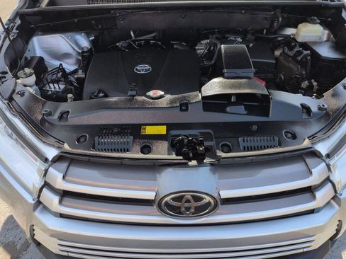 Used 2018 Toyota Highlander XLE AWD/4WD image 22