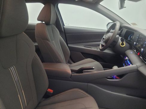 Used 2025 Hyundai Elantra Sport FWD image 21