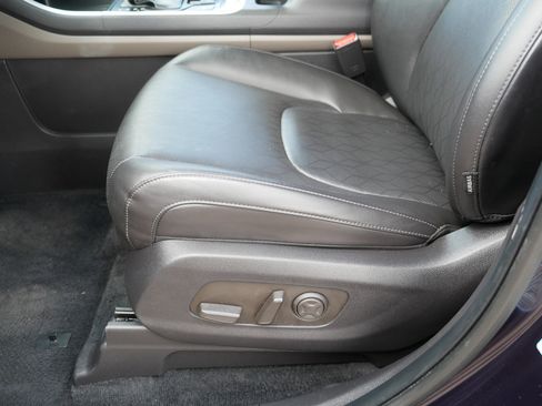 Used 2025 Kia Carnival FWD image 20