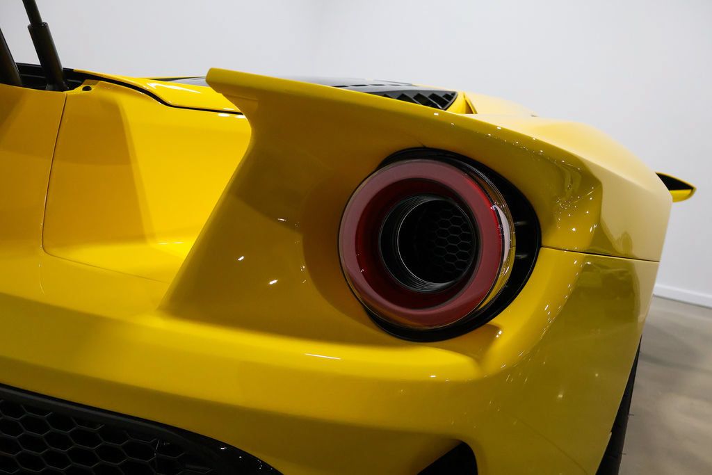Used 2020 Ford GT Carbon Series RWD image 92