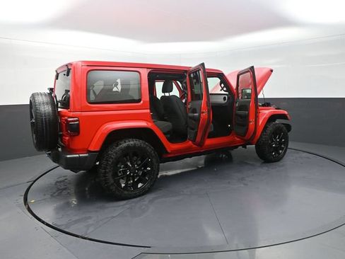 Used 2024 Jeep Wrangler Unlimited Sahara AWD/4WD image 44