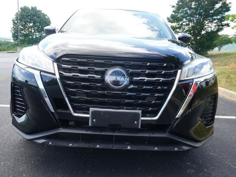 Used 2022 Nissan Kicks SV w/ Interior Electronics Package FWD image 2