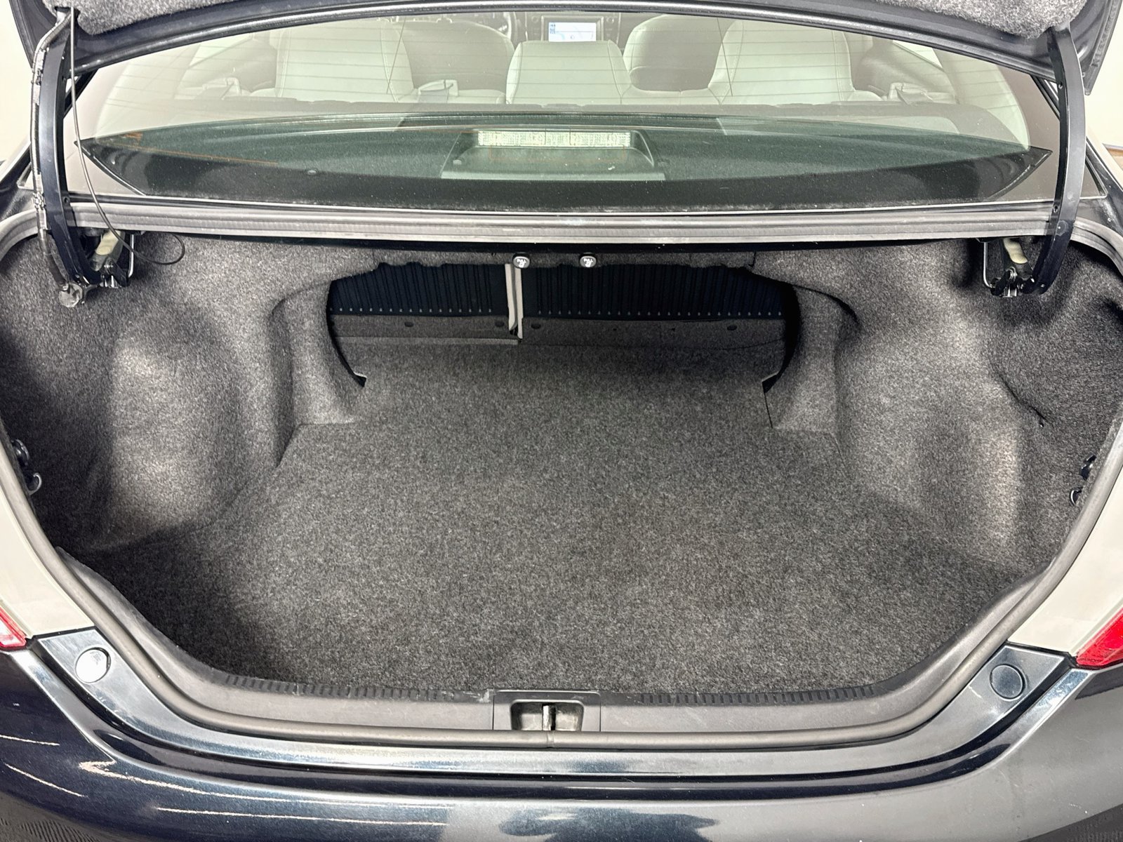 Used 2012 Toyota Camry XLE FWD image 22