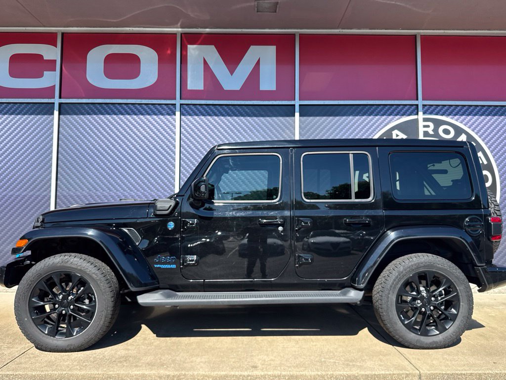 Used 2021 Jeep Wrangler Unlimited Sahara AWD/4WD image 16