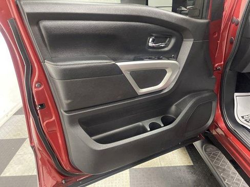 Used 2017 Nissan Titan PRO-4X AWD/4WD image 8