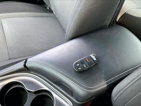 Used 2016 Dodge Challenger SXT image 13