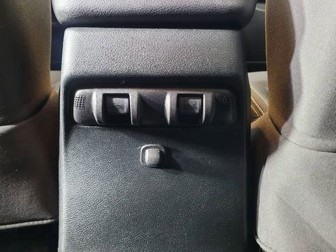 Used 2018 Jeep Wrangler Unlimited Sahara image 24