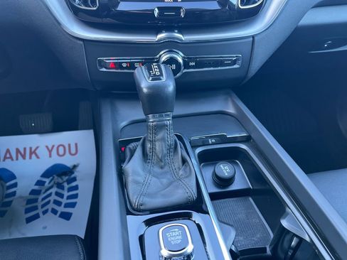 Used 2019 Volvo XC60 T5 Momentum w/ Premium Package image 18