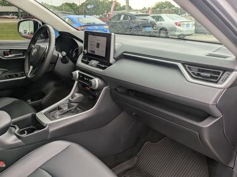 Used 2024 Toyota RAV4 XLE Premium image 28