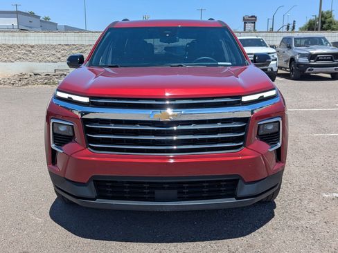 Used 2025 Chevrolet Traverse LT w/ Driver Confidence Package FWD image 8