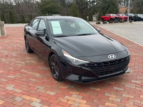 Used 2023 Hyundai Elantra SEL image 5
