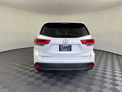 Used 2019 Toyota Highlander XLE image 6