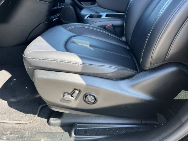 Certified 2026 Chrysler Pacifica Select FWD image 27
