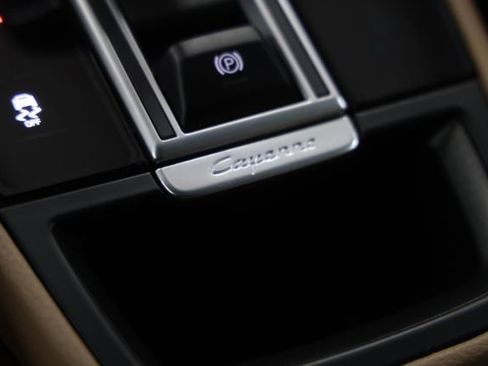 Used 2022 Porsche Cayenne AWD/4WD image 34