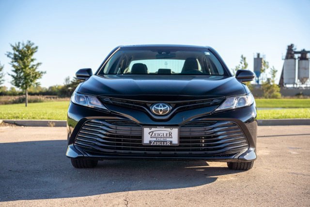 Used 2018 Toyota Camry LE FWD image 2