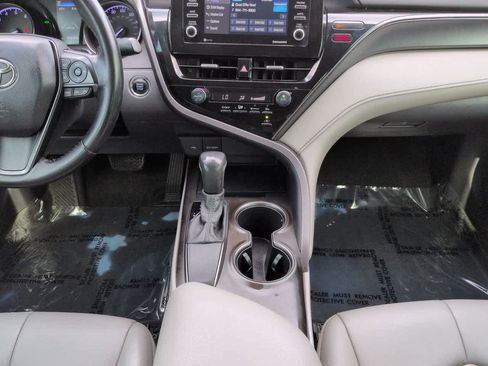 Used 2021 Toyota Camry SE w/ Convenience Package FWD image 18