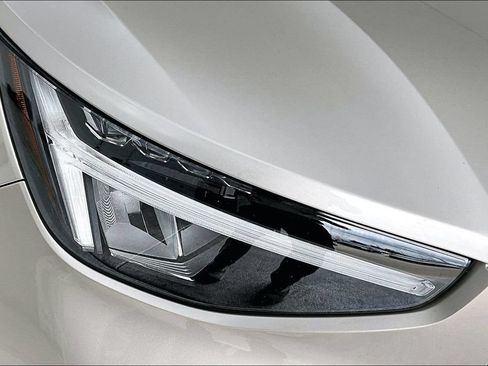Certified 2023 Volvo XC40 B5 Plus AWD/4WD image 39