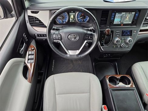 Used 2017 Toyota Sienna Limited Premium w/ Advanced Technology Package image 13
