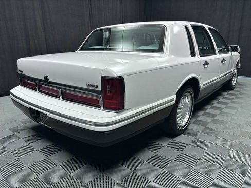 Used 1997 Lincoln Town Car Signature image 7
