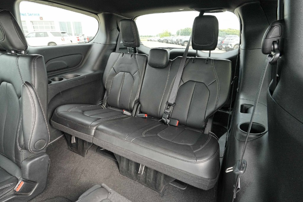 Used 2026 Chrysler Pacifica Select FWD image 21