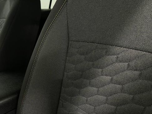 Used 2018 Chevrolet Equinox LT image 17