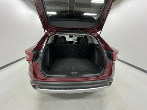 Used 2025 Chevrolet Trax LT FWD image 24