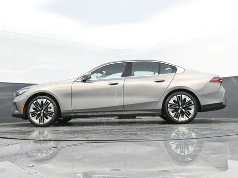 New 2025 BMW 530i w/ Premium Package image 34