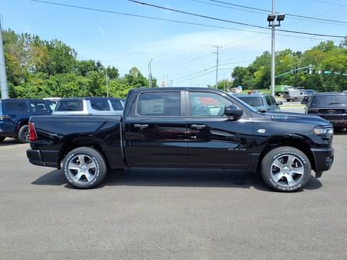 New 2026 RAM 1500 Express AWD/4WD image 2