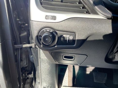 Used 2018 Jeep Cherokee Latitude FWD image 16