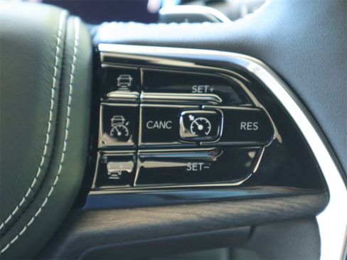 New 2023 Jeep Grand Cherokee Overland w/ Luxury Tech Group IV image 10