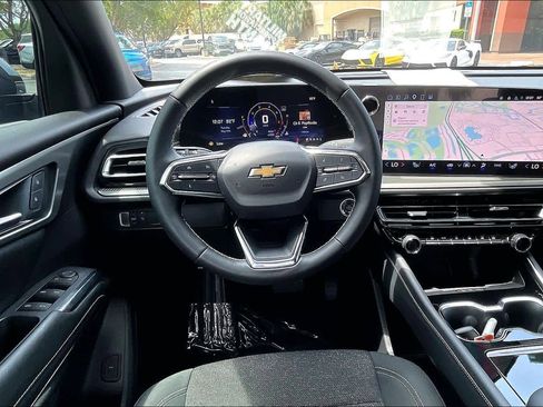 Used 2024 Chevrolet Traverse LT w/ LPO, Floor Liner Package FWD image 6