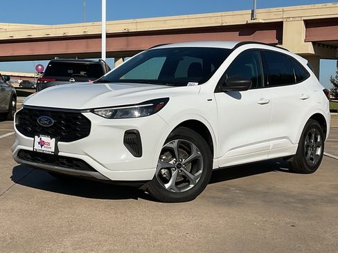 Used 2023 Ford Escape ST-Line image 2