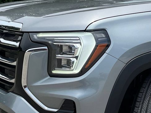 Used 2025 GMC Terrain Elevation AWD/4WD image 9