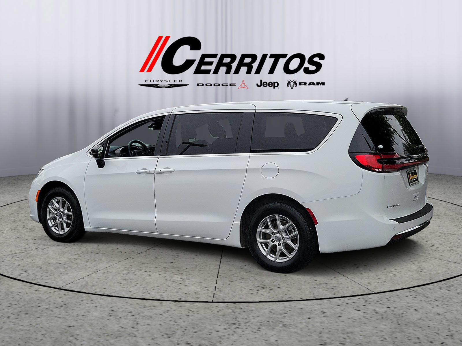 Certified 2025 Chrysler Pacifica Select FWD image 2