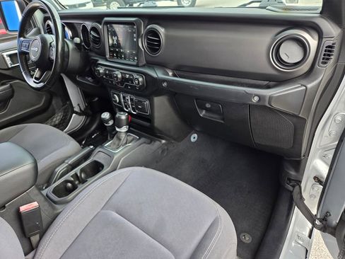 Used 2022 Jeep Gladiator Sport AWD/4WD image 18