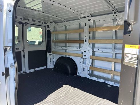 Used 2025 RAM ProMaster 2500 w/ U-Haul Equipment Group FWD image 9