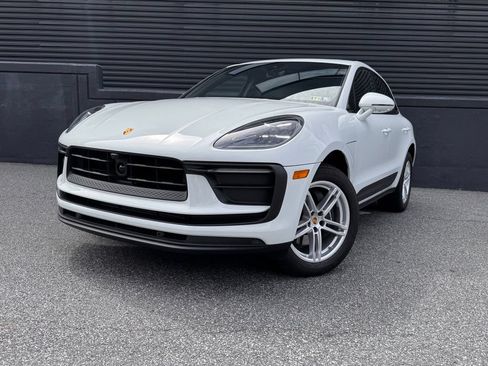 Certified 2026 Porsche Macan AWD/4WD image 6