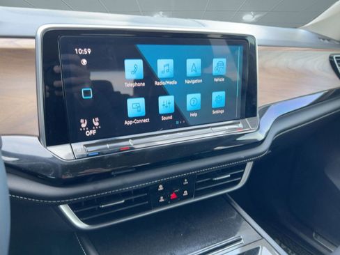 Used 2024 Volkswagen Atlas SE image 24