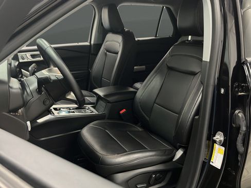 Used 2023 Ford Explorer Limited w/ Hybrid Equipment Group 310A AWD/4WD image 9