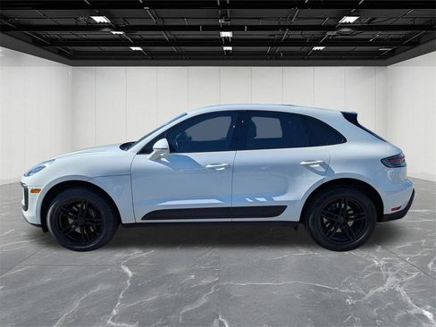 Used 2022 Porsche Macan image 2